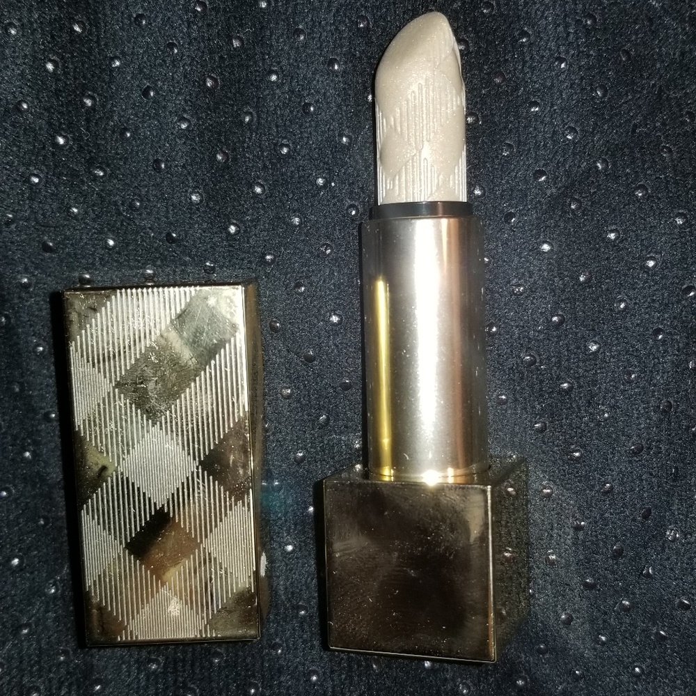 Burberry festive gold Burberry kisses lipstick